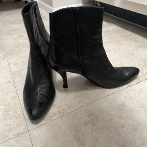 Leather Black boots with point toe